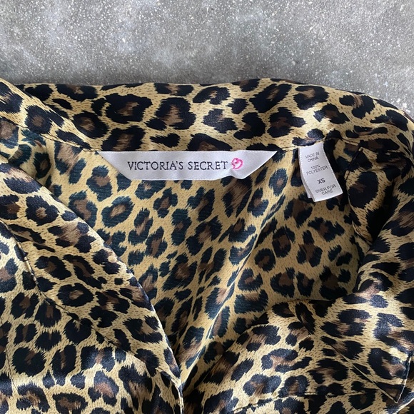 Victoria’s Secret 100% polyester - Picture 5 of 5